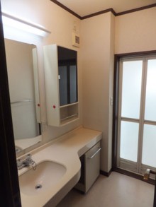 スタイリッシュで機能的な洗面化粧台 INAXピアラ スタイリッシュで機能的な洗面化粧台 INAXピアラ